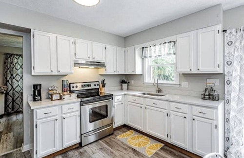 Wolftown House | Tatum’s Retreat -SAUNA- Hiking-Wineries- Unit B