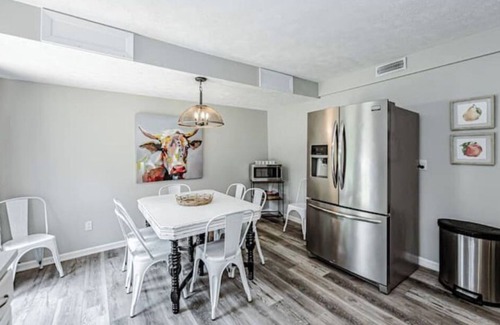 Wolftown House | Tatum’s Retreat -SAUNA- Hiking-Wineries- Unit B