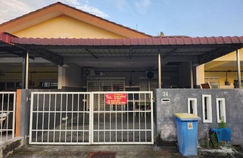 Kampung Rawa House | Taufiq 34 KLIA Sepang with 3 Airconds & Free Wi-Fi