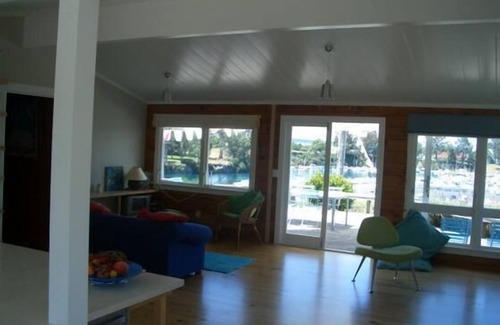 Taupo House | Taupo-Lake and River-
