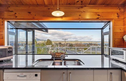 Taupo House | Taupo Views-family Retreat