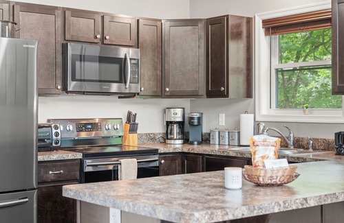 Pocono Lake House | Tavern at the Woods by AvantStay | Lakefront Views, Hot Tub, Firepit, Game Room