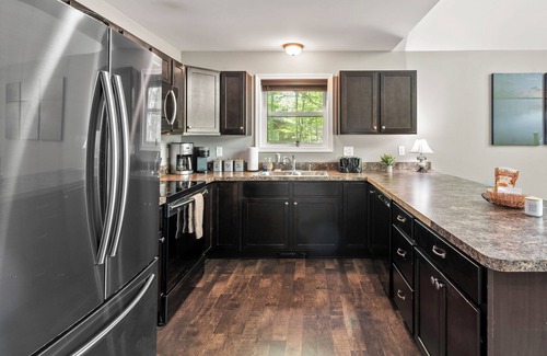 Pocono Lake House | Tavern at the Woods by AvantStay | Lakefront Views, Hot Tub, Firepit, Game Room