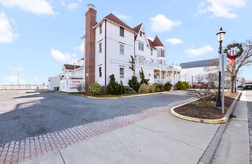 Somers Point House | TAVERN ON THE BAY HOTEL- Meyer Lansky Suite