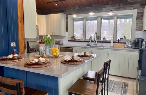 Alburg House | Tavi Haz on Macomber Point