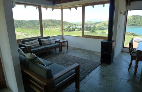 Tawharanui House | Tawharanui Park And Private Swimming Cove