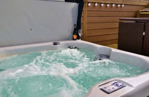Morpeth Cottage | Tawitawoo Lodge with Hot Tub