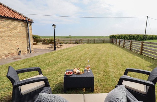 Alford Cottage | TAWNY COTTAGE, pet friendly, character holiday cottage in Alford
