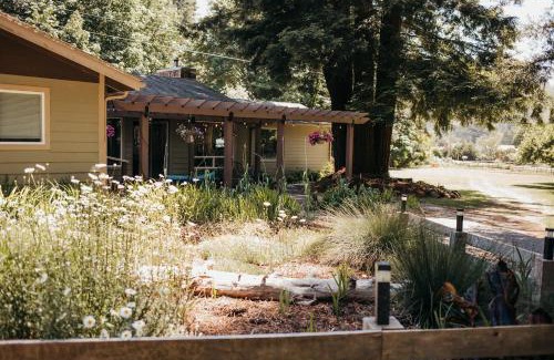 Gold Beach Bed & Breakfast | Taylor Creek Lodge