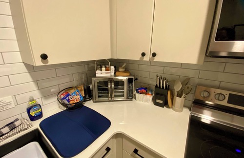 Morinville Apartment | Taylor Tranquility Retreat~Cozy 1 Bedroom Apt with FULL kitchen & Full Washroom