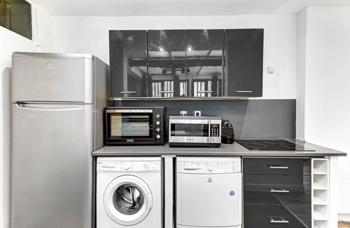 Quartier de la Folie-Mericourt Apartment | TBS 157 : Rudy - Spacious loft in Oberkampf