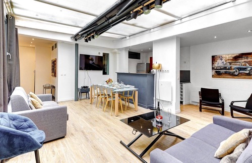 Quartier de la Folie-Mericourt Apartment | TBS 157 : Rudy - Spacious loft in Oberkampf