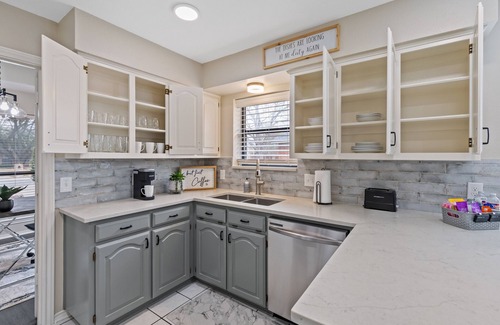 Denton House | TCH - 4BR/3BA Home in Denton - BB