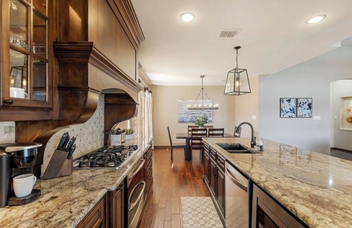 Denton House | TCH - Charming 3bd/2ba home in Denton w/Workspace