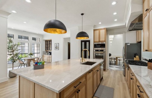 Plano House | TCH - Luxurious 4bd/4.5ba in Plano with Office
