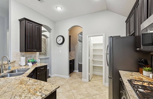 Keller House | TCH - Spacious 4bd/2ba home in Keller with Office