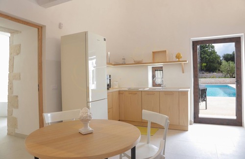 Castellana Grotte House | TD Trullo Roverella Charming Trullo with Pool