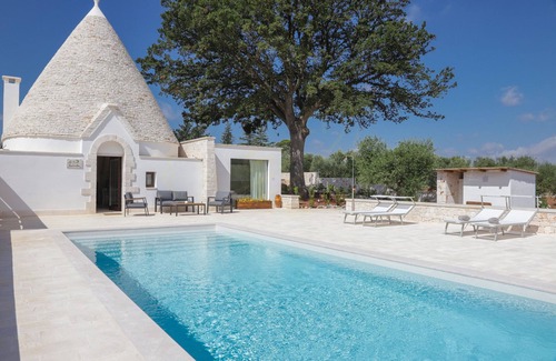 Castellana Grotte House | TD Trullo Roverella Charming Trullo with Pool
