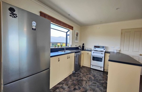 Te Anau House | Te Anau Mountain Views