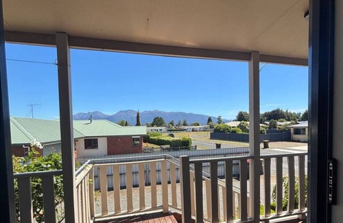 Te Anau House | Te Anau Mountain Views