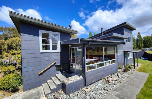 Te Anau House | Te Anau Retro Retreat
