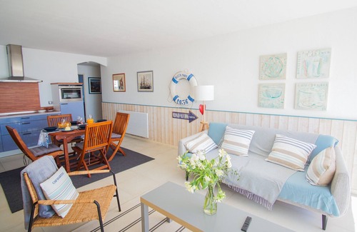 Concarneau Apartment | -TE MOANA-BEAU T2 BIS SURPLOMBANT LA MER + PARKING