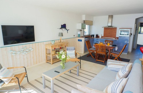 Concarneau Apartment | -TE MOANA-BEAU T2 BIS SURPLOMBANT LA MER + PARKING
