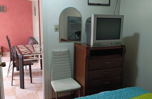 Los Martires Hotel | Te ofrecemos un espacio familiar muy bien amoblado donde puedas descansar.