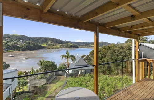 Ostend House | Te Waahi Marino – Ostend Holiday Home