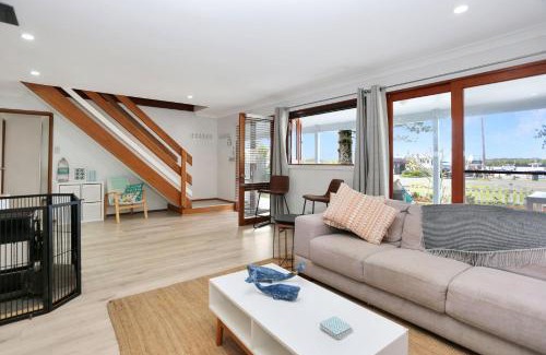 Tea Gardens House | Tea Garden Waterfront Bliss