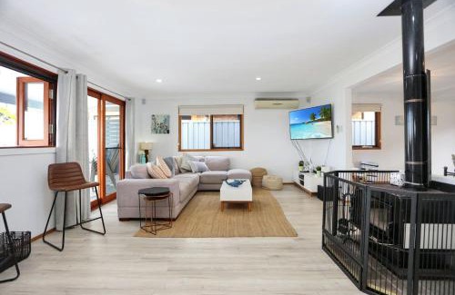 Tea Gardens House | Tea Garden Waterfront Bliss