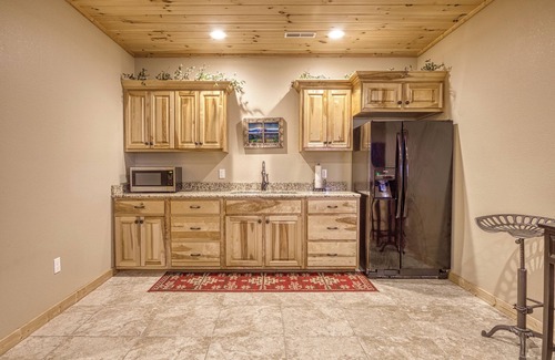 Wears Valley House | Teaberry Vista Lodge with a Million Dollar Valley View-5 minutes to the GSMNP