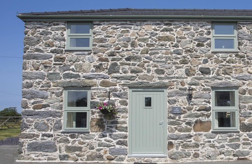 Menai Bridge Cottage | TEAL COTTAGE, pet friendly, with open fire in Menai Bridge
