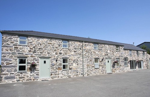 Menai Bridge Cottage | TEAL COTTAGE, pet friendly, with open fire in Menai Bridge