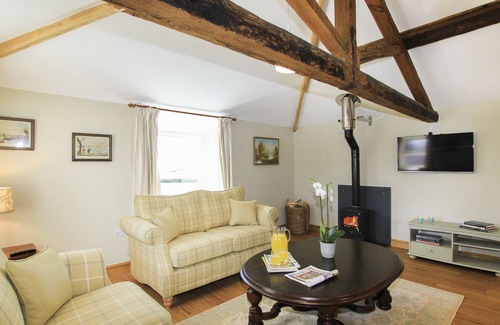 Menai Bridge Cottage | TEAL COTTAGE, pet friendly, with open fire in Menai Bridge