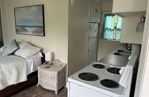 Jensen Beach Cottage | TEAL TOMORROW at Pelican's Rest