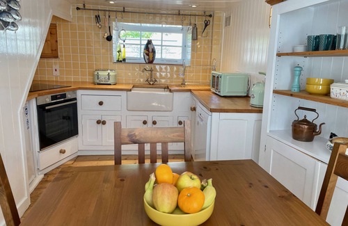 Polperro Cottage | Teana Cottage - sleeps 3 guests in 2 bedrooms
