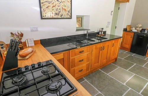 Castlemartin Cottage | TEASEL, pet friendly, character holiday cottage in Pembroke