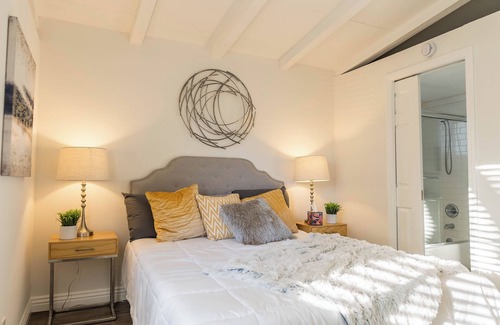 Rancho Rinconada Bed & Breakfast | Tech Retreat: Bike-Friendly to Apple offices, Walk to Main Street Eats!