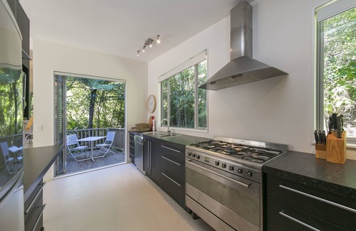 Waiheke Island Cottage | Ted's Cottage near Little Oneroa Beach
