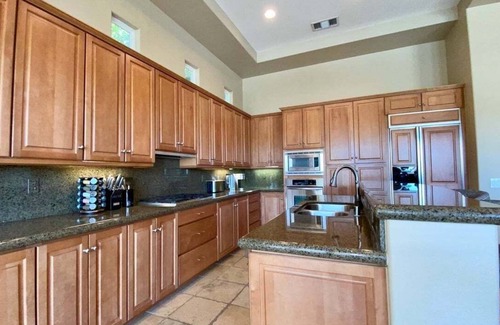 Rancho Mirage Villa | Tee Time | 2BR + Den with Private Pool, Spa & Stunning Views – a Greenday property!