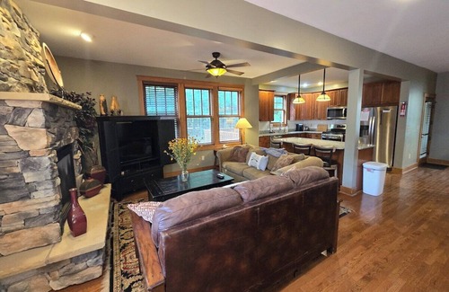 Silver Ridge House | Tees 'N Skis- Spacious 4 bedroom with Private Hot Tub near golfing, skiing and hiking