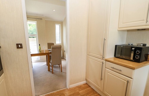Hutton Rudby Cottage | TEESDALE LODGE, family friendly, with hot tub in Hutton Rudby