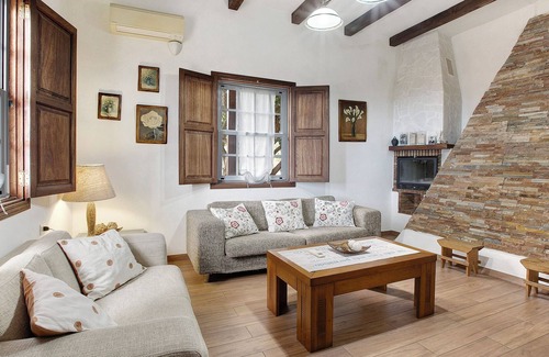 Tegueste Ski Chalet | 'Tegueste Entre Viñedos' with Mountain View, Private Terrace and Wi-Fi
