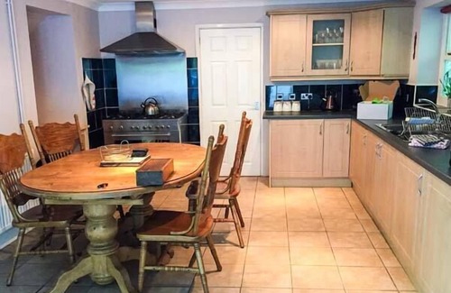 Cilgerran Cottage | TEIFI HOUSE, pet friendly, country holiday cottage in Cilgerran
