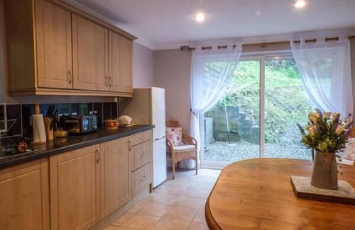 Cilgerran Cottage | TEIFI HOUSE, pet friendly, country holiday cottage in Cilgerran