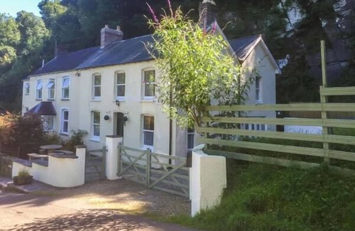 Cilgerran Cottage | TEIFI HOUSE, pet friendly, country holiday cottage in Cilgerran