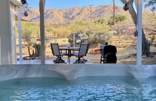 Joshua Tree House | Telescope, Hot Tub, Sauna, Saltwater Cold Plunge, Fireplace, Views