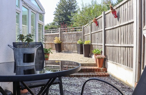 Ham Cottage | TEMBO'S REST, family friendly, with a garden in Eastry
