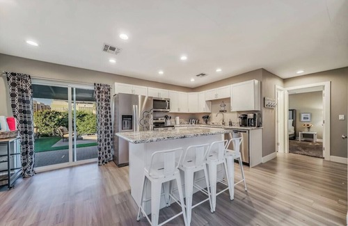 Tempe House | Tempe JOY House with Backyard Sanctuary by ASU